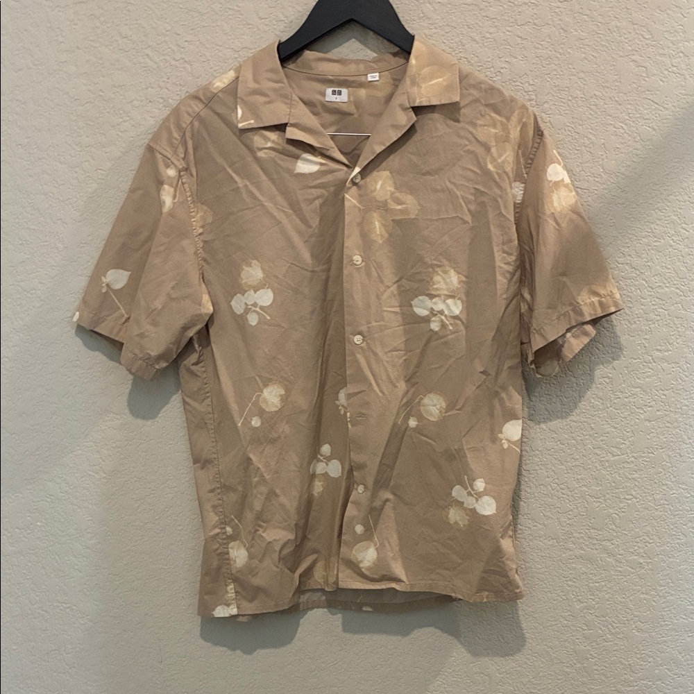 Uniqlo Beige Short-Sleeve Button-Down with White Floral Print